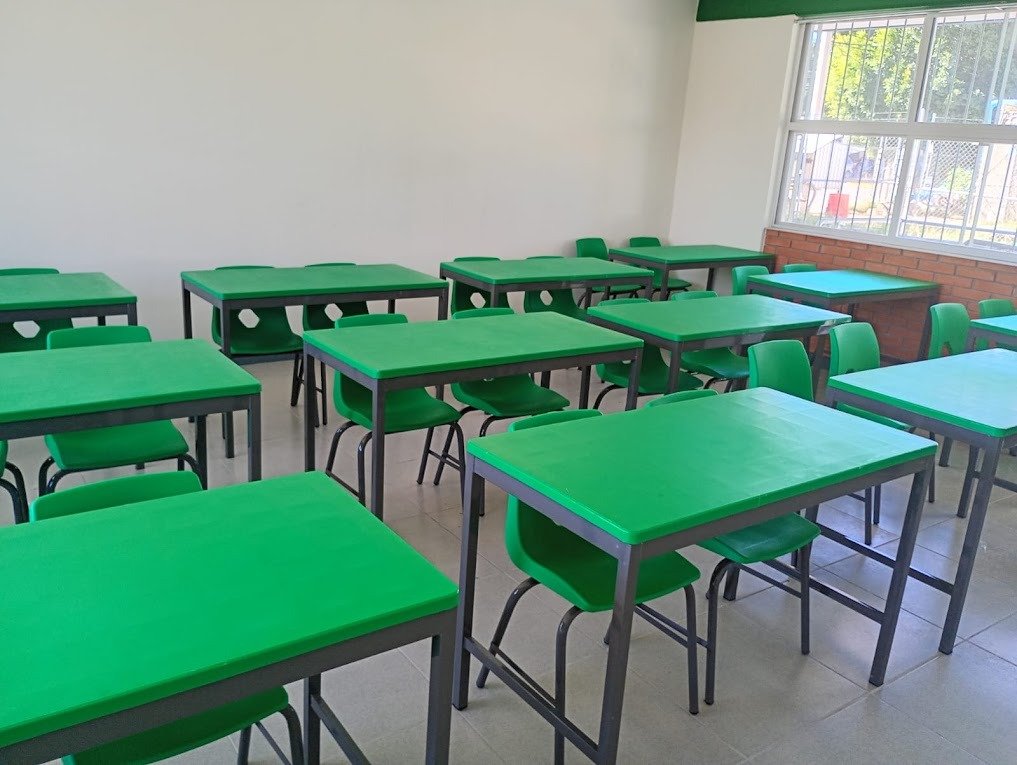 Almacén de pupitres escolares Jaddai